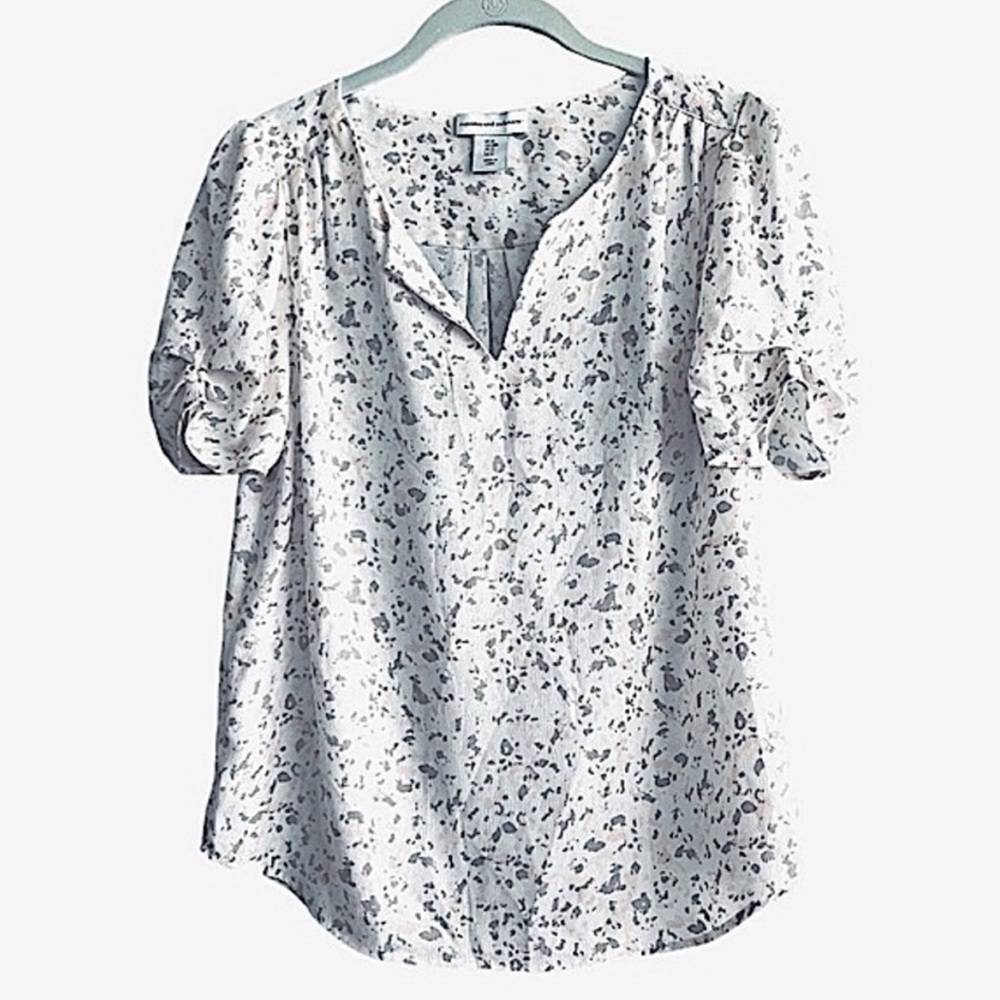 Cupcakes and Cashmere puff sleeved printed blouse